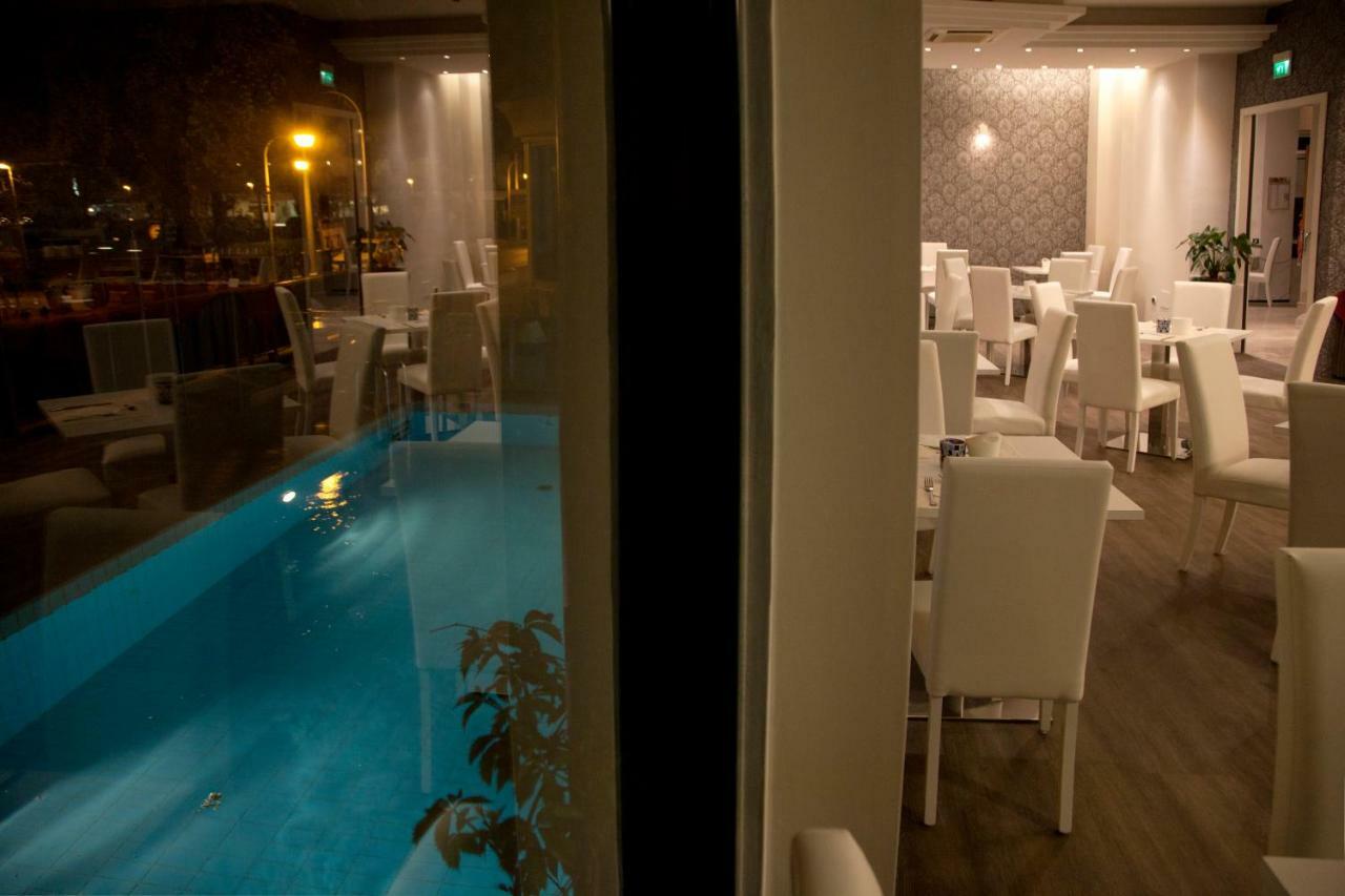 Hotel Montecarlo - Vista Mare Con Piscina & Area Fitness Riccione Exterior photo