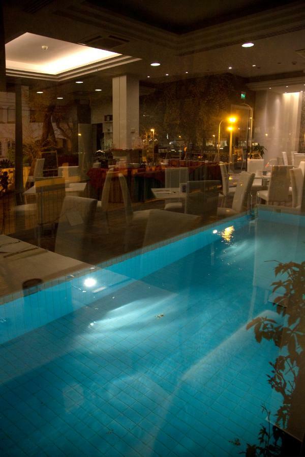 Hotel Montecarlo - Vista Mare Con Piscina & Area Fitness Riccione Exterior photo